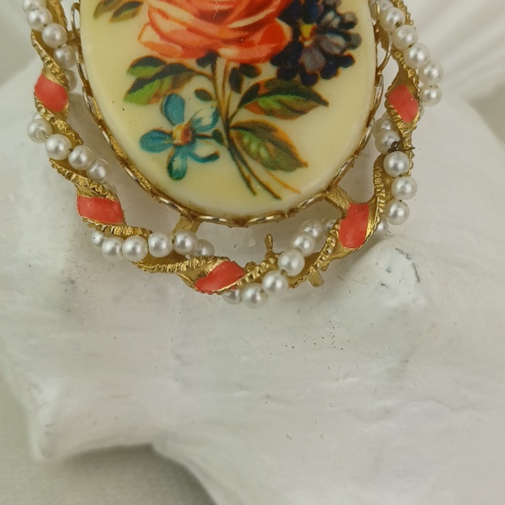 Vintage West German Coral Rose Cameo Brooch With Delightful Pearl Framing Accent - Picture 3 of 7